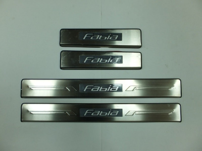 Skoda Fabia (07–/11–) Накладки на дверные пороги с логотипом и LED подсветкой, нерж.